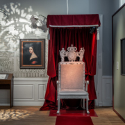 tronen slottshist. 180x180.png